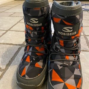 Boys snow boots size 3